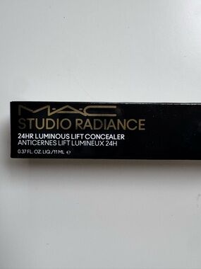 MAC Studio Radiance 24HR Luminous Lift Concealer - NW25